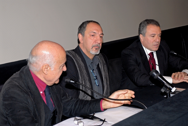 Presentazione Presso La Casa Del Cinema Dei Corti Le Mie Mani A Colori E Ricominciare E Ricominciare Di Enzo De Camillis Nella Foto Accanto A Franco Mariotti Di Cinecitta Holding E Antonio Carloni Ist 86492