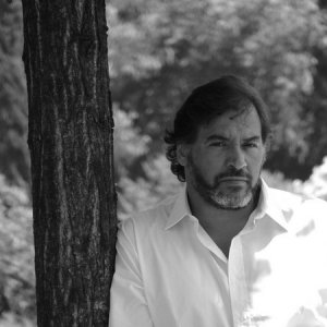 Un ritratto in bianco e nero di Stefano Ambrogi