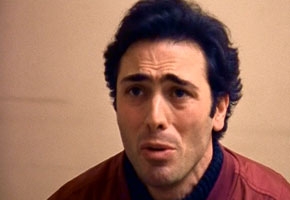 Sergio Sivori in una scena tratta da un episodio della seconda stagione de Il Maresciallo Rocca