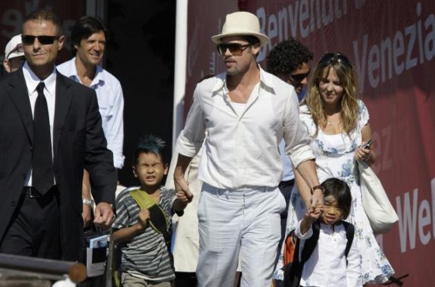 Venezia 2008 Brad Pitt Arriva In Laguna Con Due Dei Suoi Figli 86635