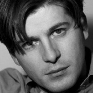 Un primo piano dell'attore Andrea Beltramo