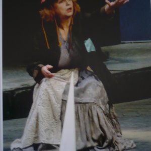 Graziella Marina in scena con Hotel Excelsior di Raffalele Viviani, per la regia di Tato Russo