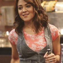 Camille Guaty veste i panni di Lita Arroyo nella serie tv Cupid