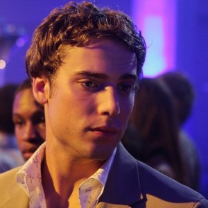Dusting Milligan interpreta Ethan Ward nella serie tv 90210, episodio: We're not in Kansas anymore