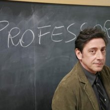 Sergio Castellitto alla lavagna in un'immagine promo della miniserie televisiva 'O Professore