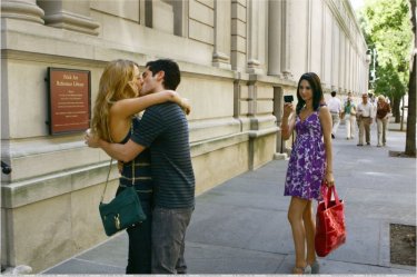 Blake Lively and Penn Badgley in a sequence of Gossip Girl, episode: The Dark Night