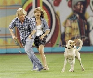 Owen Wilson e Jennifer Aniston in una scena del film Marley & Me