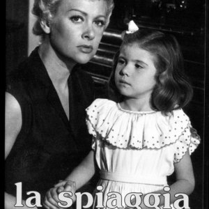 Un'immagine promozionale del film La Spiaggia (1954)