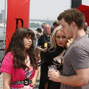 America Ferrera insieme a Eric Mabius nel primo episodio della terza stagione di Ugly Betty