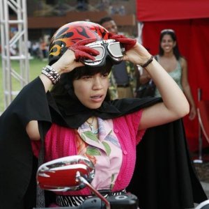 America Ferrera nel ruolo di Betty  nel primo episodio della terza stagione della serie tv Ugly Betty
