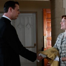 Colin Hanks ed Elisabeth Moss in una scena dell'episodio Three Sundays di Mad Men
