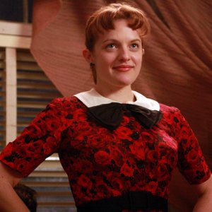 Elisabeth Moss nell'episodio Flight 1 di Mad Men