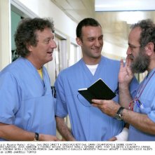 Enzo Iacchetti e Giobbe Covatta in una scena della serie Medici Miei