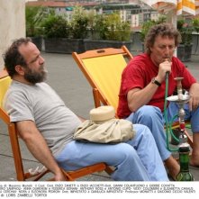 Enzo Iacchetti e Giobbe Covatta in un'immagine della serie Medici Miei