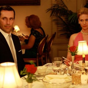 January Jones e Jon Hamm nell'episodio The Benefactor di Mad Men