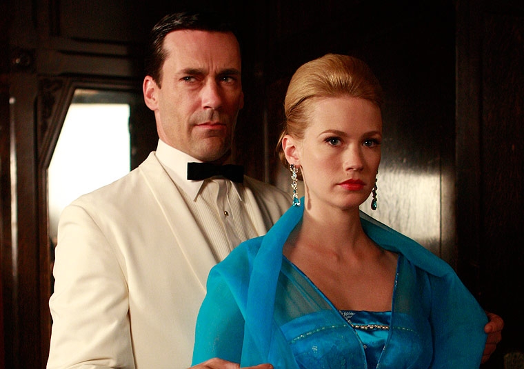 Jon Hamm e January Jones in una scena dell'episodio The Gold Violin di Mad Men