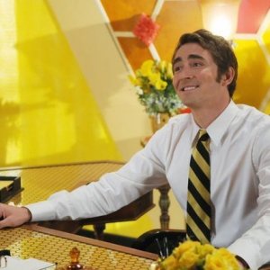 Lee Pace nell'episodio 'Bzzzzzzz!' della serie Pushing Daisies