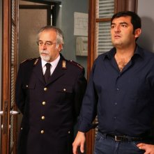 Max Giusti e Roberto Nobile in una scena di Distretto di Polizia 8