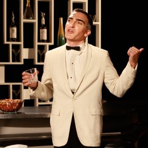Patrick Fischler in una scena dell'episodio The Benefactor di Mad Men