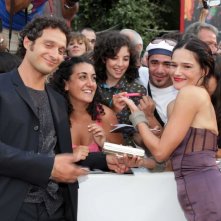 Venezia 2008: Chiara Caselli e Claudio Santamaria (protagonisti de La terra degli uomini rossi) firmano autografi ai fan