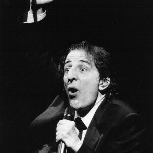 Gaber in uno dei suoi spettacoli teatrali