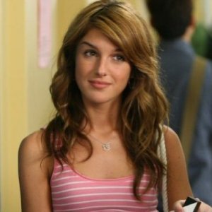 Shenae Grimes nell'episodio We're not in Kansas anymore di 90210