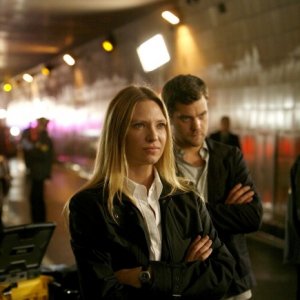 Anna Torv e Joshua Jackson in una scena dell'episodio The Ghost Network di Fringe