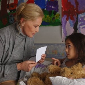 Virna Lisi e Giulia Bellu in una scena della fiction Fidati di me