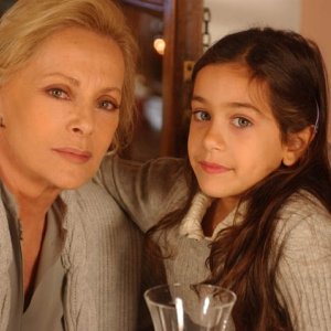 Virna Lisi e la piccola Giulia Bellu nella fiction Fidati di me