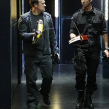 David Hewlett insieme a Joe Flanigan nell'episodio 'The Prodigal' della serie Stargate Atlantis