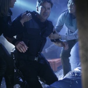 Joe Flanigan, Rachel Luttrell nell'episodio 'First Contact' della serie tv Stargate Atlantis