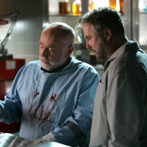 Robert David Hall insieme a William Petersen nell'episodio 'Art Imitates Life' della serie C.S.I.
