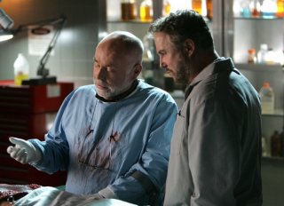 Robert David Hall insieme a William Petersen nell'episodio 'Art Imitates Life' della serie C.S.I.