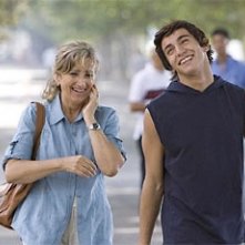 Gianluca Di Gennaro con Lunetta Savino in una scena del film tv Il coraggio di Angela