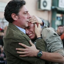 Gianluca Di Gennaro con Sergio Castellitto in una scena drammatica del film tv O' Professore