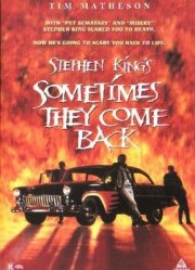 La locandina di A volte ritornano