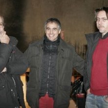 Massimiliano La Pegna tra Stefano Bolzoni e Pietro Lama sul set dello spot per Brio Blu Rocchetta