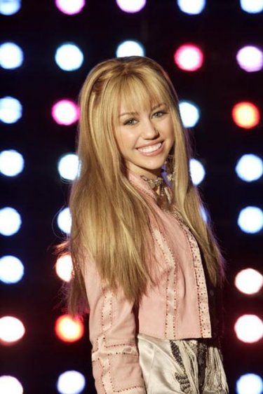 Miley Cyrus interpreta Hannah Montana nella serie omonima