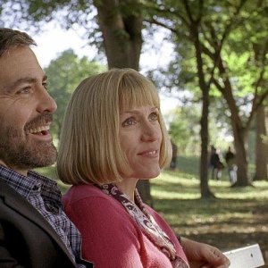 George Clooney e Frances McDormand in una scena del film Burn After Reading - A prova di spia