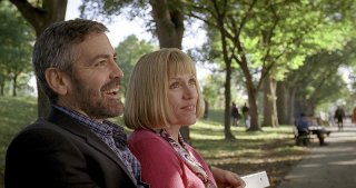 George Clooney e Frances McDormand in una scena del film Burn After Reading - A prova di spia