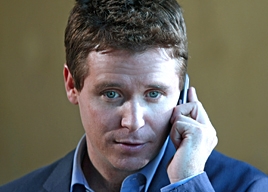 Kevin Connolly in una scena dell'episodio 5x01 Fantasy Island di Entourage