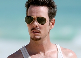Kevin Dillon in una scena dell'episodio 5x01 Fantasy Island di Entourage