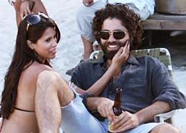 Vincet Chase (Adrian Grenier) si rilassa in Fantasy Island episodio 5x01 di Entourage