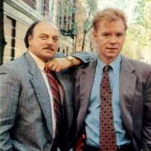 David Caruso e Dennis Franz sul set della prima serie di NYPD Blue