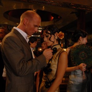 Luke Goss e Bai Ling in una sequenza del film Shanghai Baby