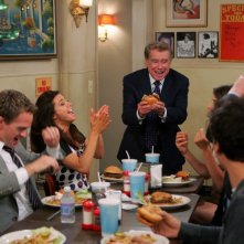 Una Scena Di Gruppo Dell Episodio The Best Burger In New York Di E Alla Fine Arriva Mamma 87931