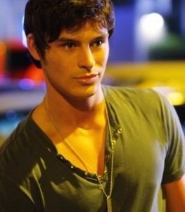 Adam Gregory nel ruolo di Ty nell'episodio Lucky Strike di 90210