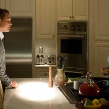 Cole Hauser e KaDee Strickland in una scena del film The Family That Preys