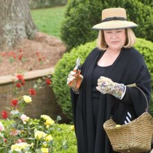 Kathy Bates in una sequenza del film The Family That Preys