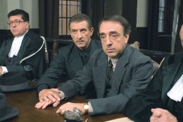 Silvio Orlando con Ezio Greggio in una scena del film Il papà di Giovanna